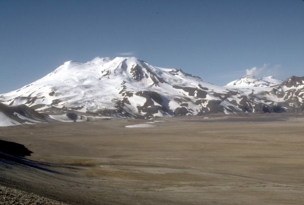 Mount Mageik (2,165 m [7,103 ft] high) and Mount Martin (1,863 m [6,112 ft] high; on
skyline at right) volcanoes, both emitting steam plumes from their summits, as viewed to
the southwest from across the Valley of Ten Thousand Smokes, Katmai National Park and
Preserve, Alaska. Photograph by R. McGimsey, U.S. Geological Survey, July 15, 1990.