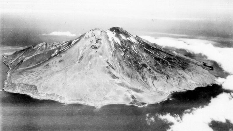 Low-oblique aerial view of Gareloi Island from the southeast, showing the fissure and craters of the eruption of 1929, and on the left, the high sea cliffs cut on the older lava flows. 