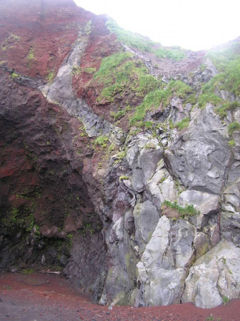Photo of the solidified lavas are observed and dike next to an old coastal flank vent of Mt. Cleveland.