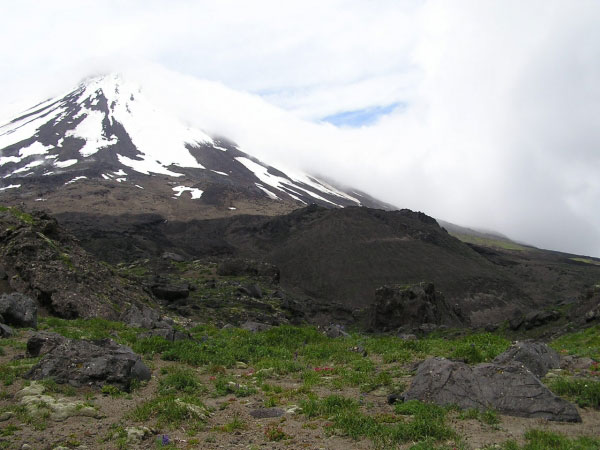 A view of the upper lava dome on the southeastern flank of Mount Cleveland with the volcano in the background. The view is from the southeasternmost dome. The upper dome is less vegetated than the lower dome on this flank.