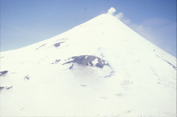 Shishaldin volcano steaming, 1998