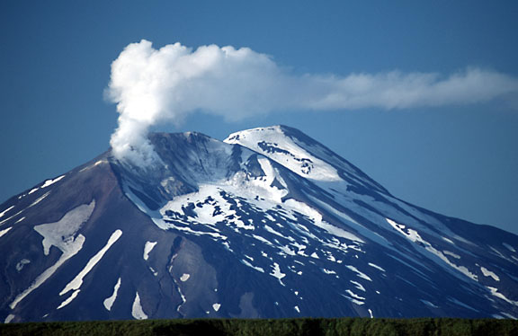 Gareloi Volcano, looking north (from Kavalga).  Image courtesy of Ian L. Jones, Department of Biology, Memorial  University.