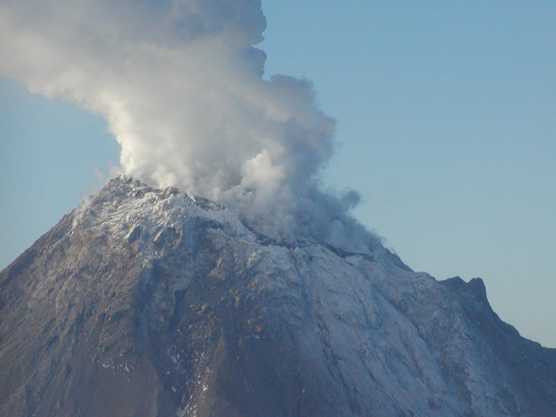 A continuous plume of gas drifts southeast from the summit of Augustine Volcano on January 24, 2006.