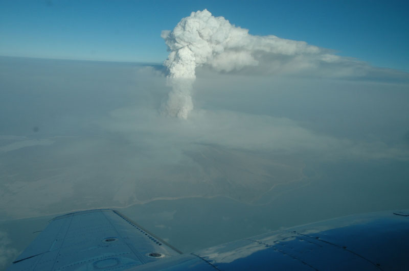 Eruption column and drifting ash and steam plume from an observation overflight on January 30, 2006. 