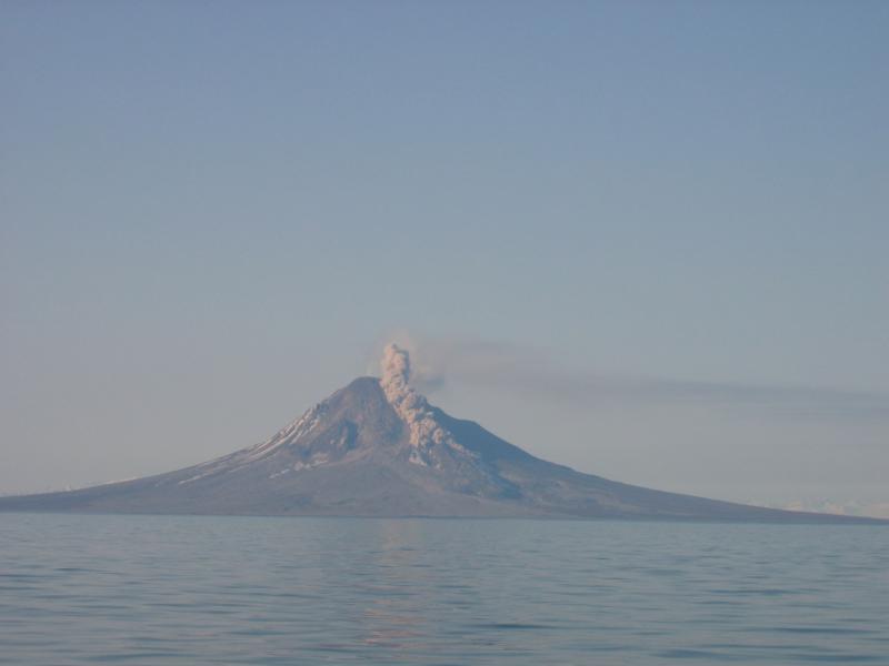 No. 3 in series. Images of an eruption at Augustine, 5/26/2006, about 8 am, ADT.