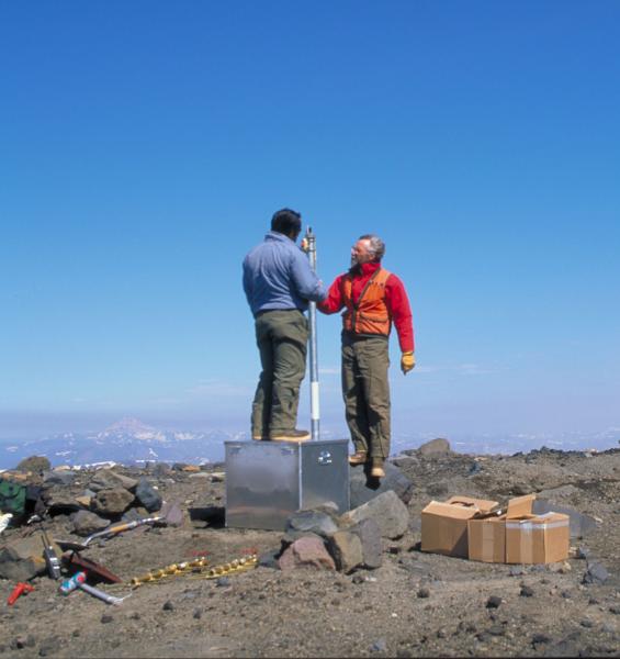 Installing a seismic station on the west rim of Aniakchak caldera