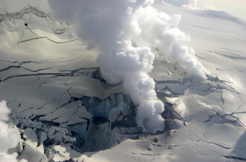 Top cluster of fumaroles, Fourpeak Volcano