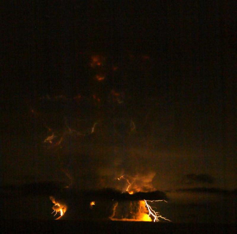 Photograph of lightning from Redoubt's 11:20 pm, March 27, eruption, courtesy of Bretwood Higman.