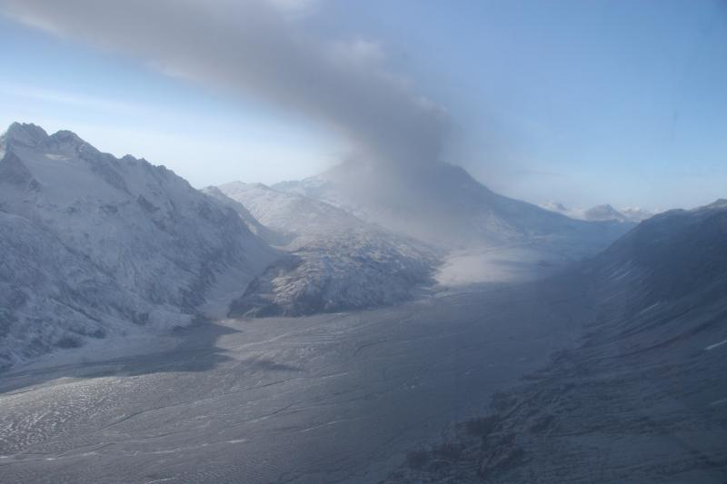 Redoubt volcano in continuous eruption on March 31, 2009.