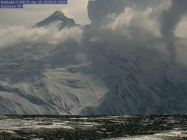 Image of 'Junior Plume' (ridge at right edge of image) as seen from webcam DFR on April 10, 2009, 15:28 (local time). Compare deposits on gorge flank to those of the 16:53 image (ID 18025). It clearly looks like new depositions during the 1.5 hrs that passed.