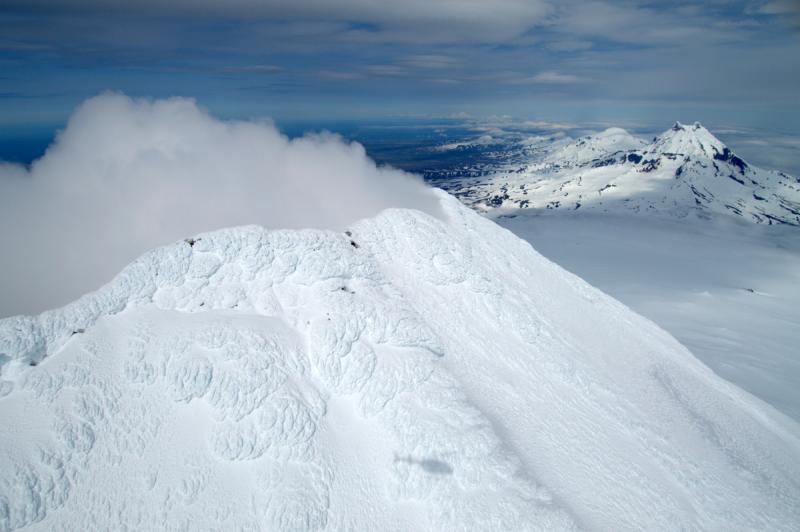 																			Summit of Shishaldin with Isanotski, Roundtop, Mt Frosty, Pavlof and Pavlof Sister in the backround.