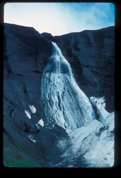 Roundtop 1987. Frozen waterfall on the flank of Roundtop. Photograph courtesy of Tom Miller. 