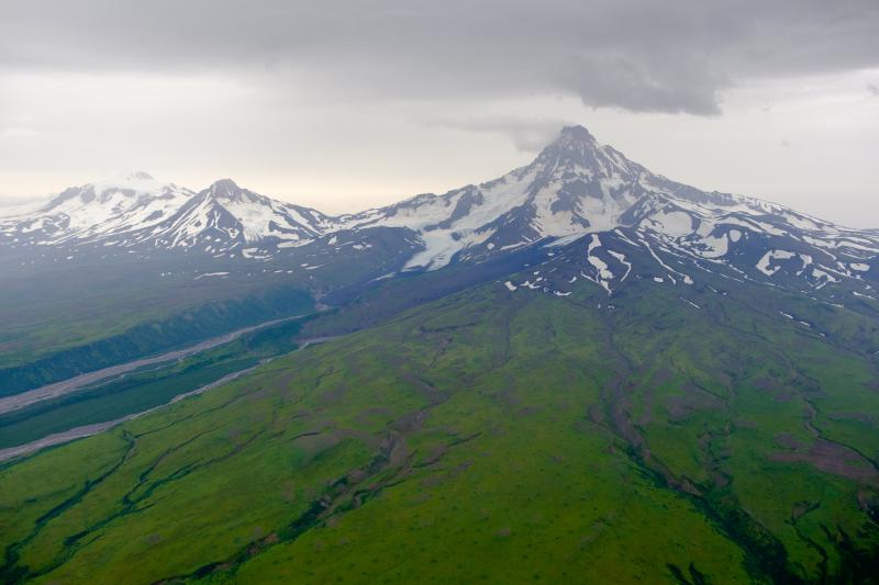 Roundtop (left) and Isanotski (right) viewed from the north.