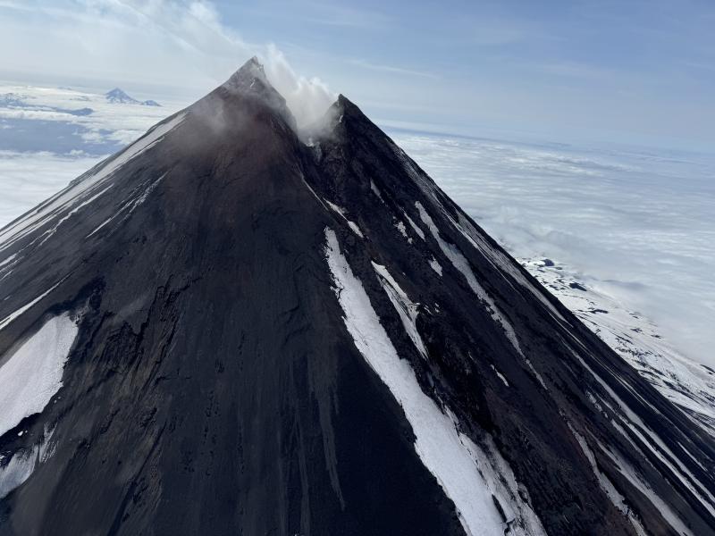 Shishaldin east notch.
Pogromni (Westdahl) in the background.