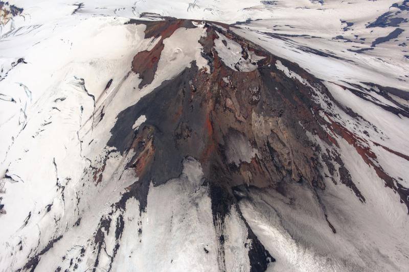 Southeast flank of Pavlof Volcano viewed during an overflight on July 23, 2024. The 2021 eruption vent is visible.