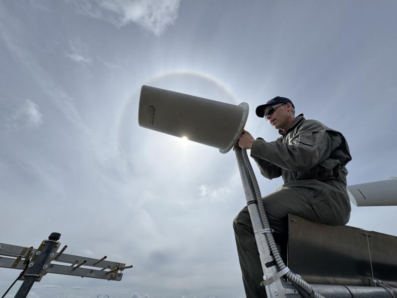 Max Kaufman installs a radome Yagi at station KAHC.