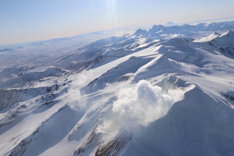 Summit crater and plume at Martin.